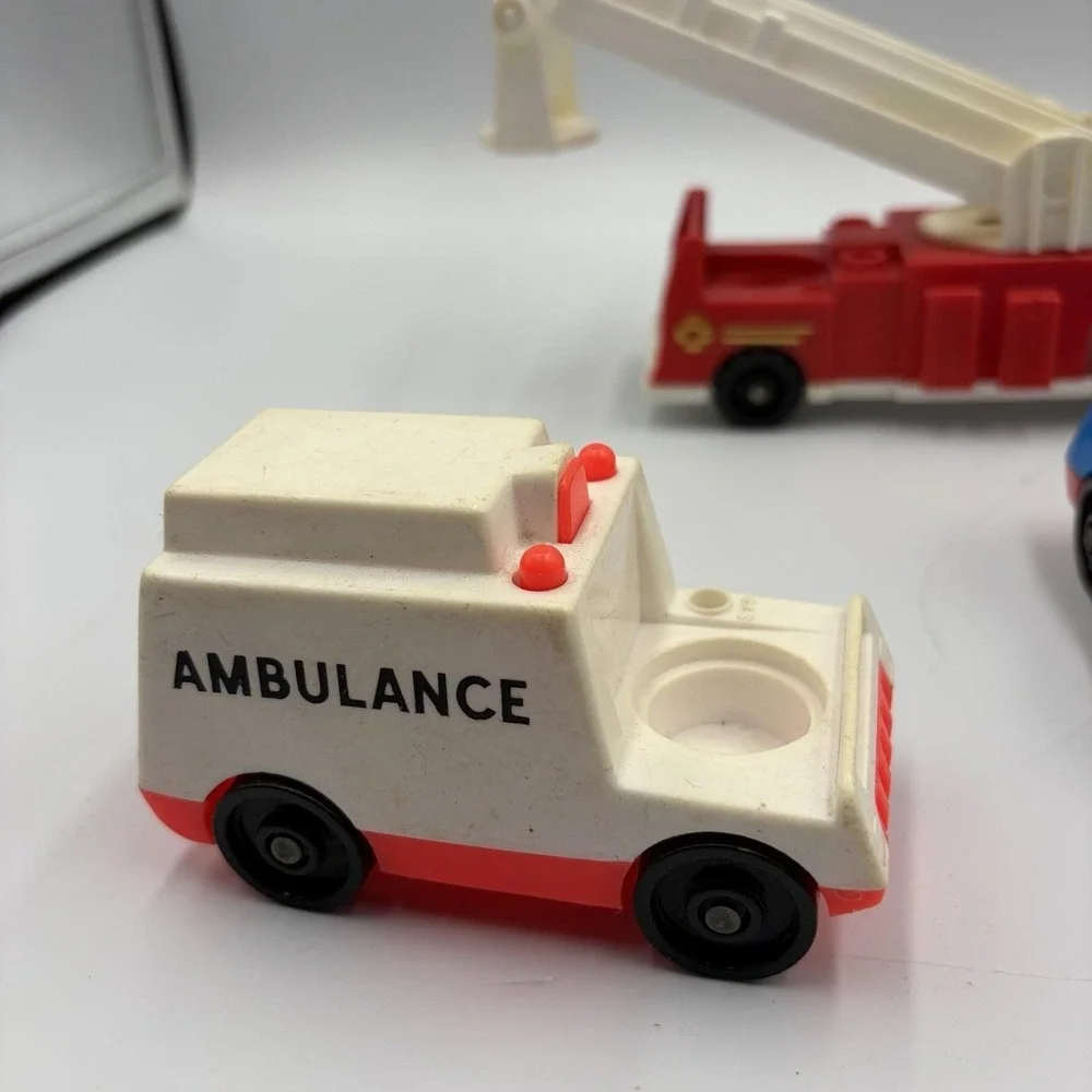 Fisher Price Little‎ People Lot 3 Emergency Vehicles Police Ambulance Fire Truck